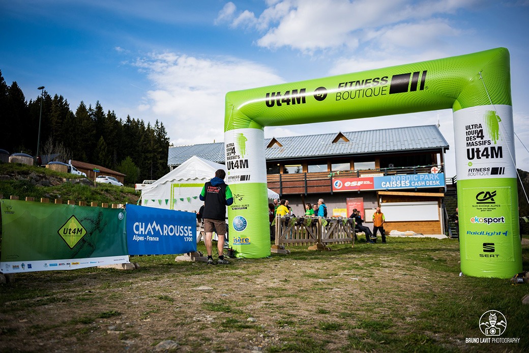 Une arche gonflable sur un Trail : Le trail des 4 Massifs / UT4M