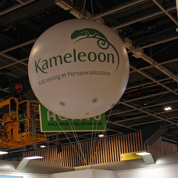 Ballon géant Kameleoon au salon du Ecommerce à Paris