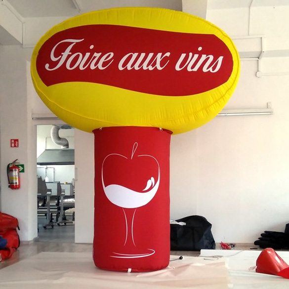 Un totem gonflable pour une foire au vins